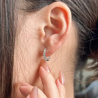 18k Gold Moissanit halqasi